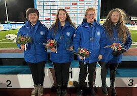 WM-Silber Weitenbewerb Team 2022 - mit Paula Gebhard (1.v.l.) u. Judith Ganterer (1.v.r.)